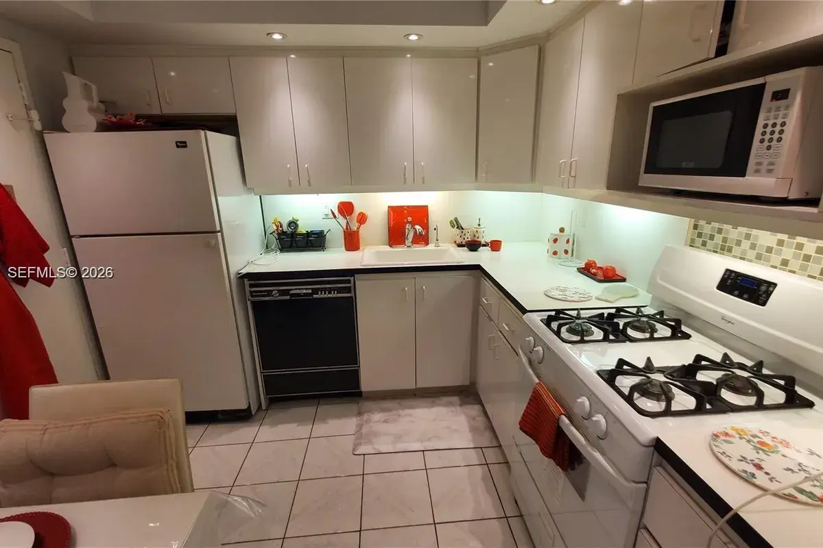 2030 S Ocean Dr # 401, Hallandale Beach FL 33009