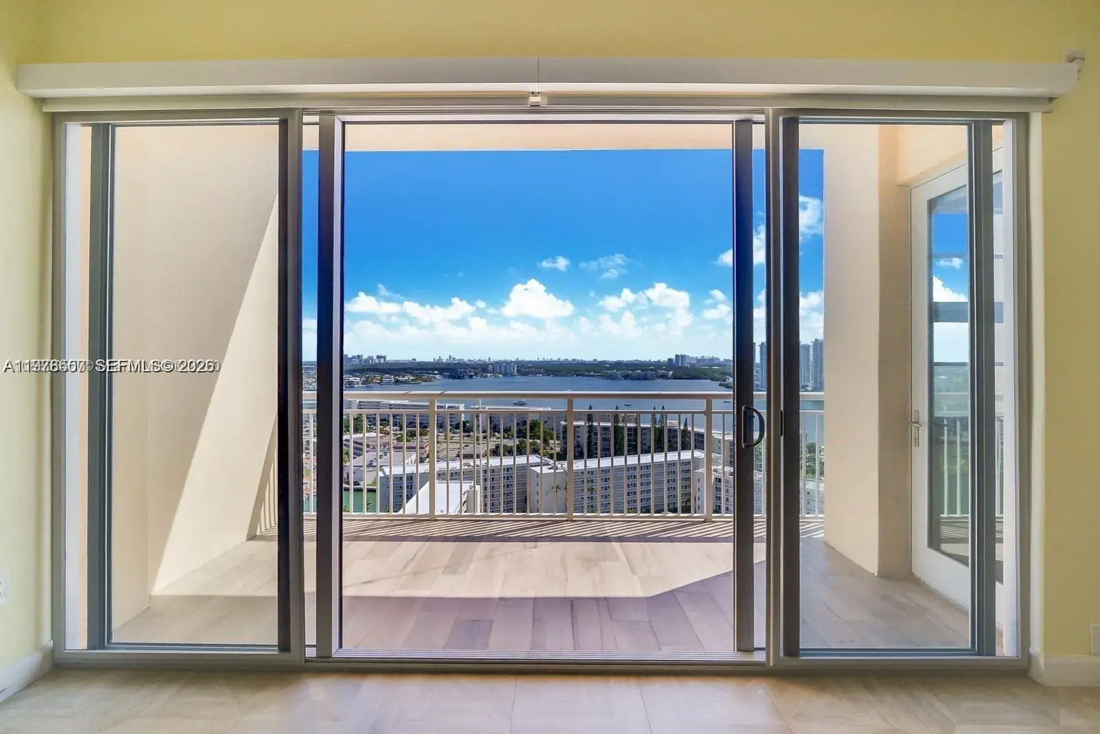 18031 Biscayne Blvd, Aventura FL 33160