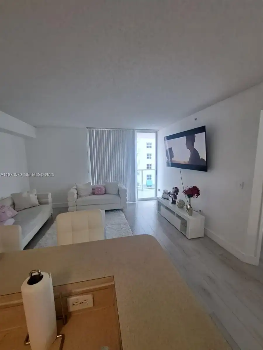 5077 NW 7th St # 912, Miami FL 33126