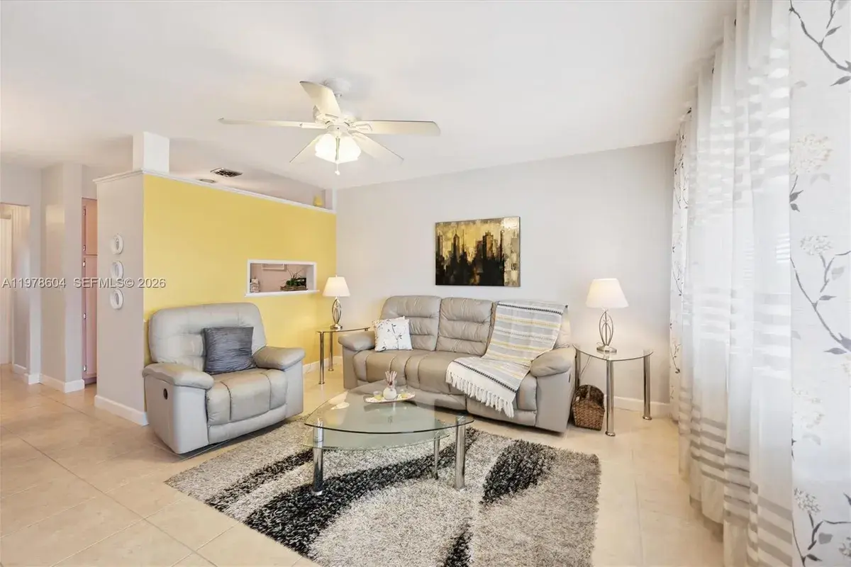 1050 SW 11th St # 16L, Hallandale Beach FL 33009