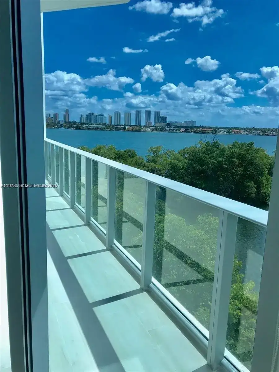17111 Biscayne Blvd # 408, North Miami Beach FL 33160 photo 3