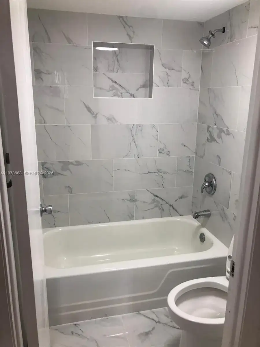 1200 NE Miami Gardens Dr # 820W, Miami FL 33179 photo 3