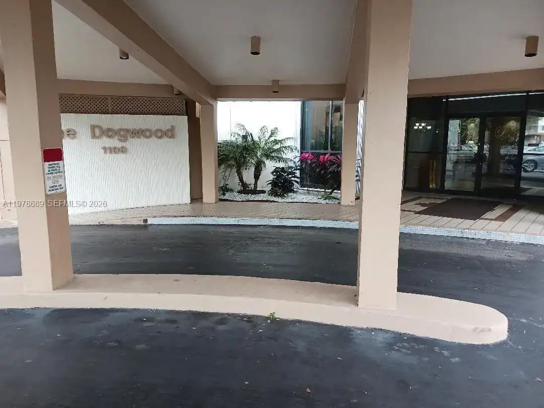 1100 St Charles Pl # 213, Pembroke Pines FL 33026
