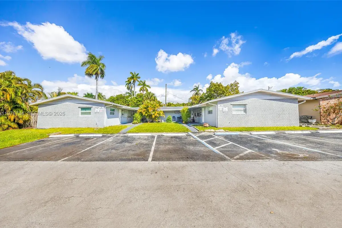 355 NW 32nd St, Oakland Park FL 33309