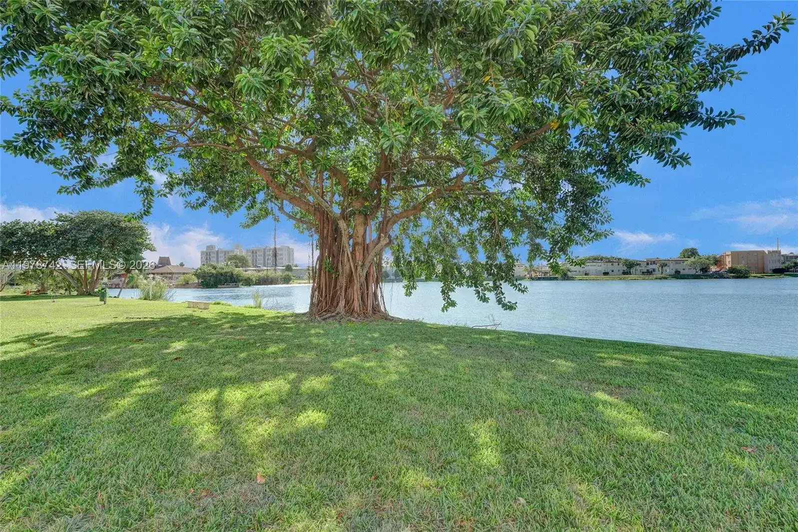 1750 NE 191st St, Miami FL 33179 photo 2
