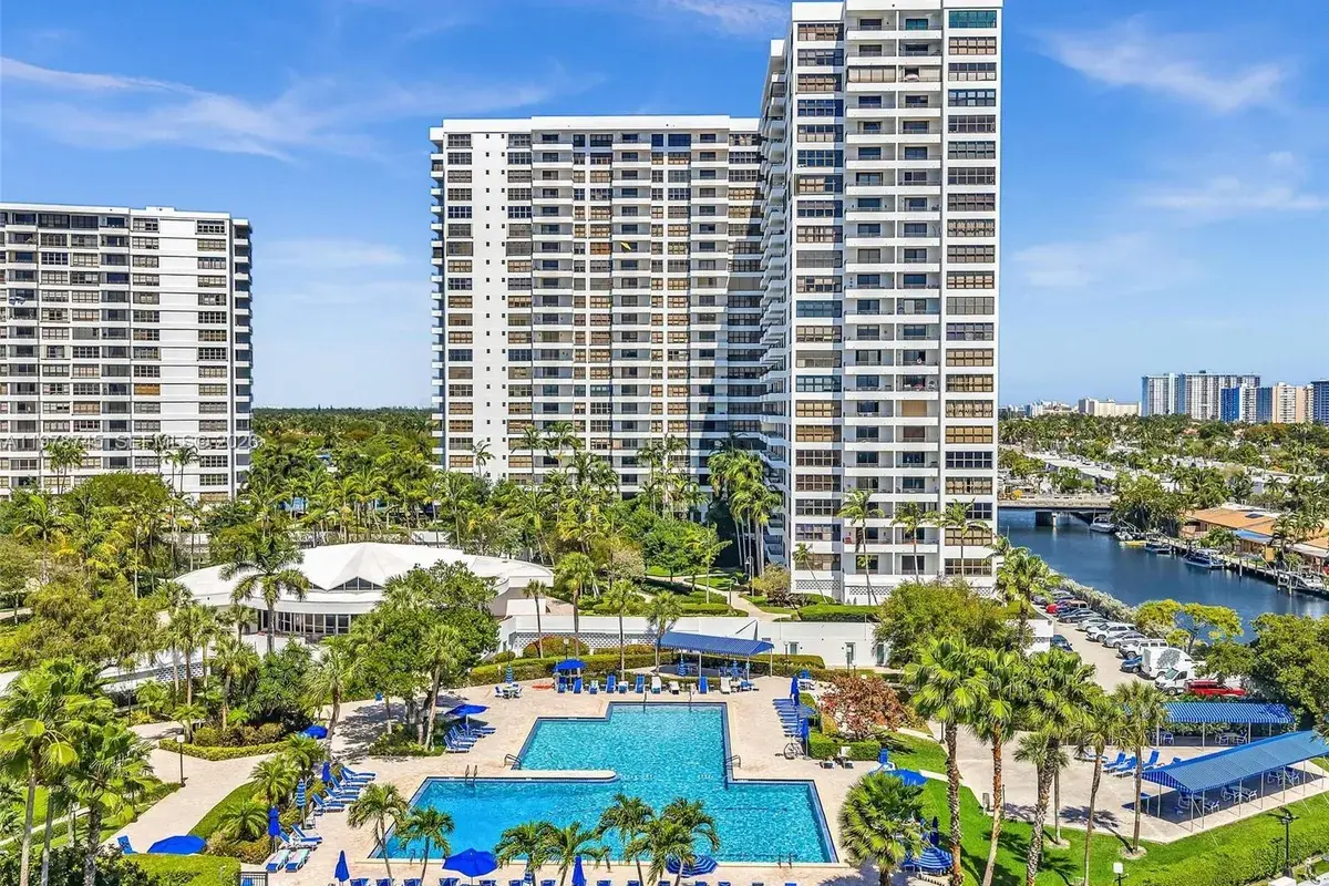 2500 Parkview Dr # 1108, Hallandale Beach FL 33009