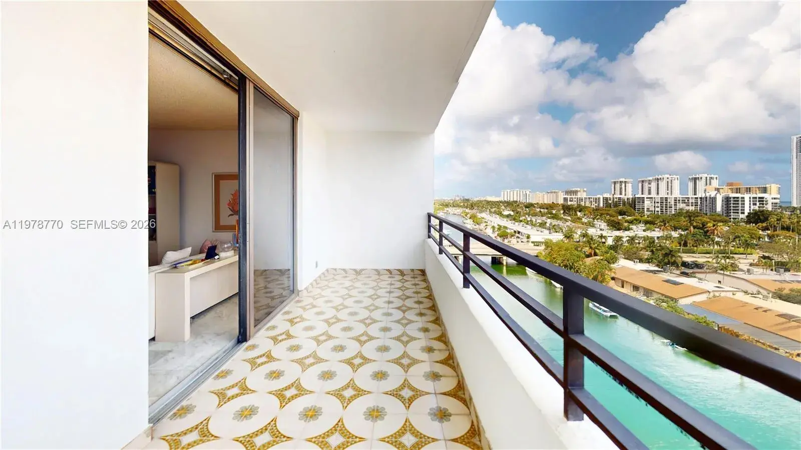 2500 PARKVIEW DR # 902, Hallandale Beach FL 33009