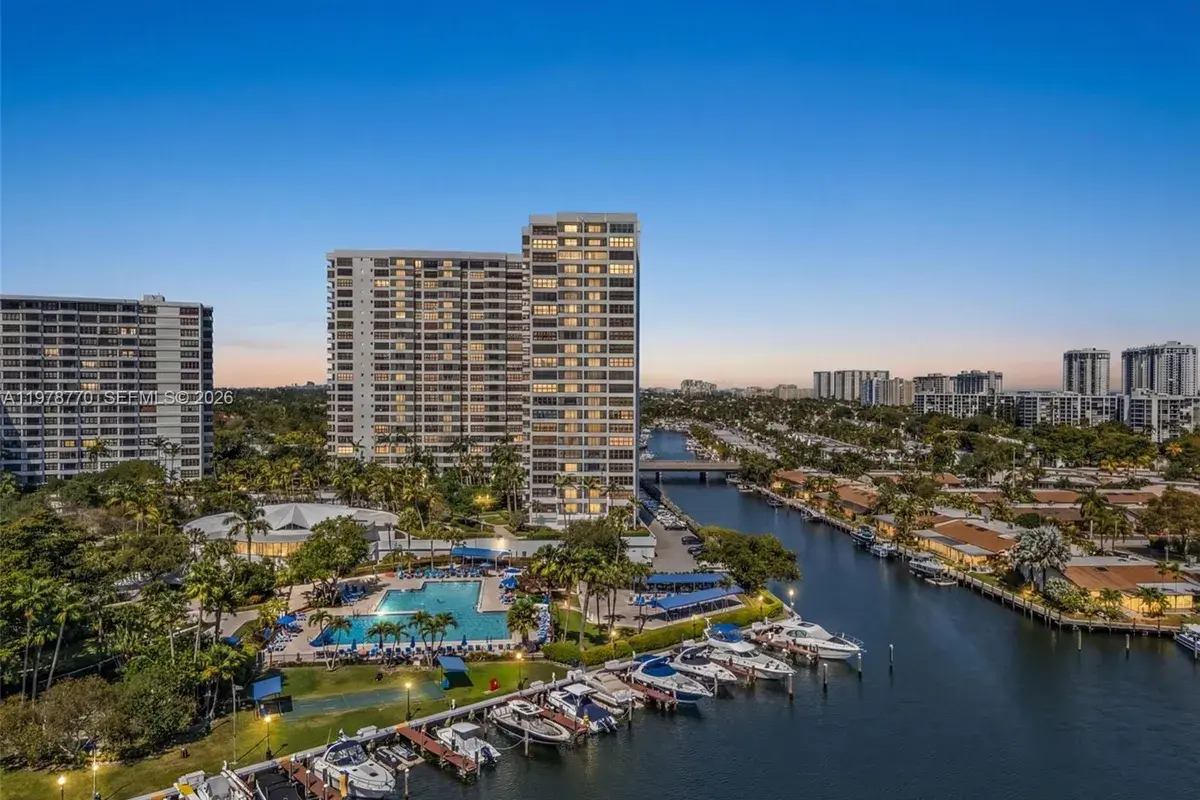2500 PARKVIEW DR # 902, Hallandale Beach FL 33009