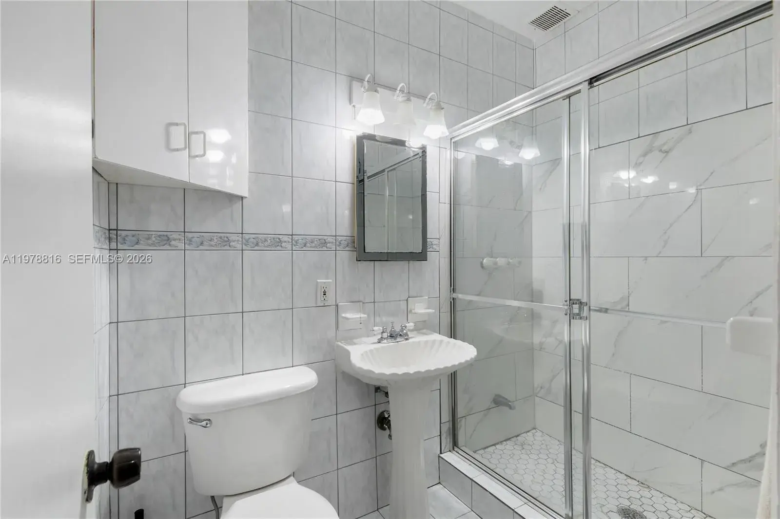 2445 Lake Pancoast Dr # J, Miami Beach FL 33140
