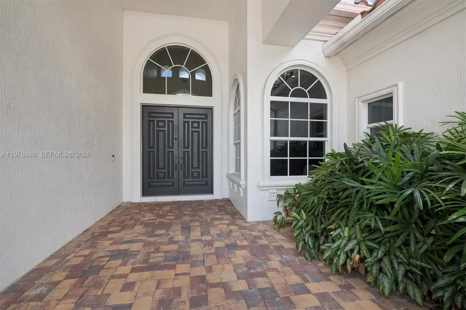 12922 Grand Oaks Dr, Davie FL 33330 photo 2