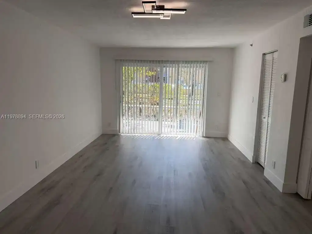 4271 NW 5th St # 129, Plantation FL 33317