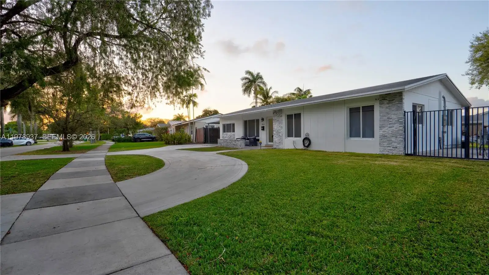9311 Sterling Dr, Cutler Bay FL 33157 photo 3