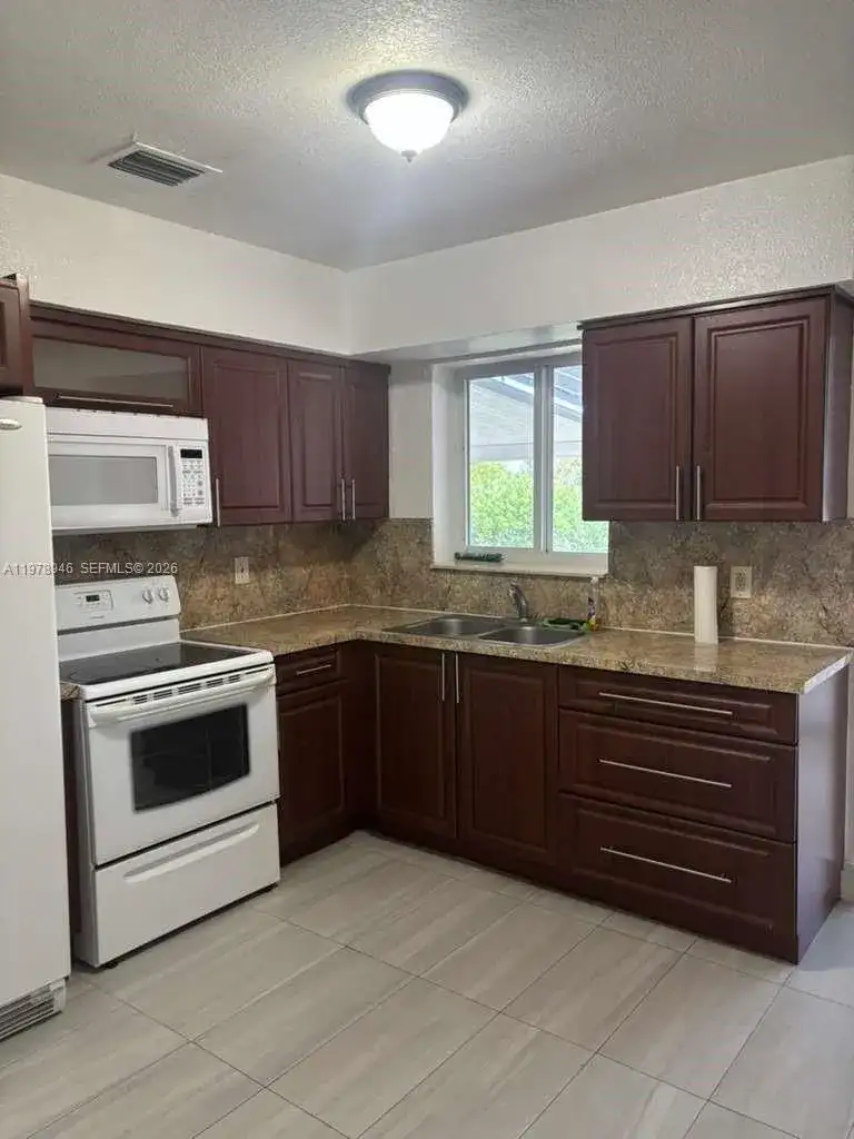 1170 NW 90th St # 1170, Miami FL 33150 photo 4