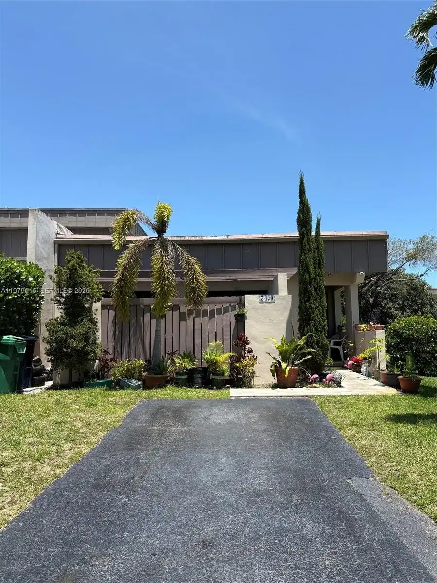 7439 SW 106th Ct, Miami FL 33173