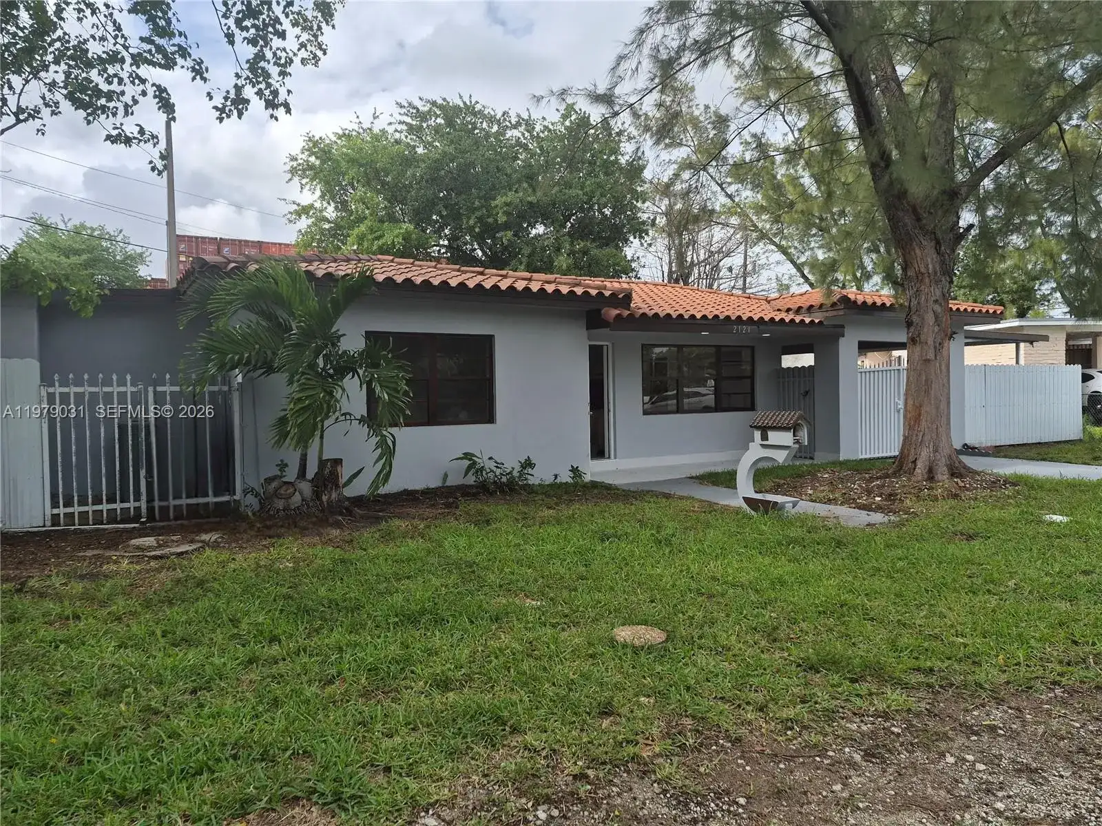 2121 NW 14th St, Miami FL 33125 photo 2