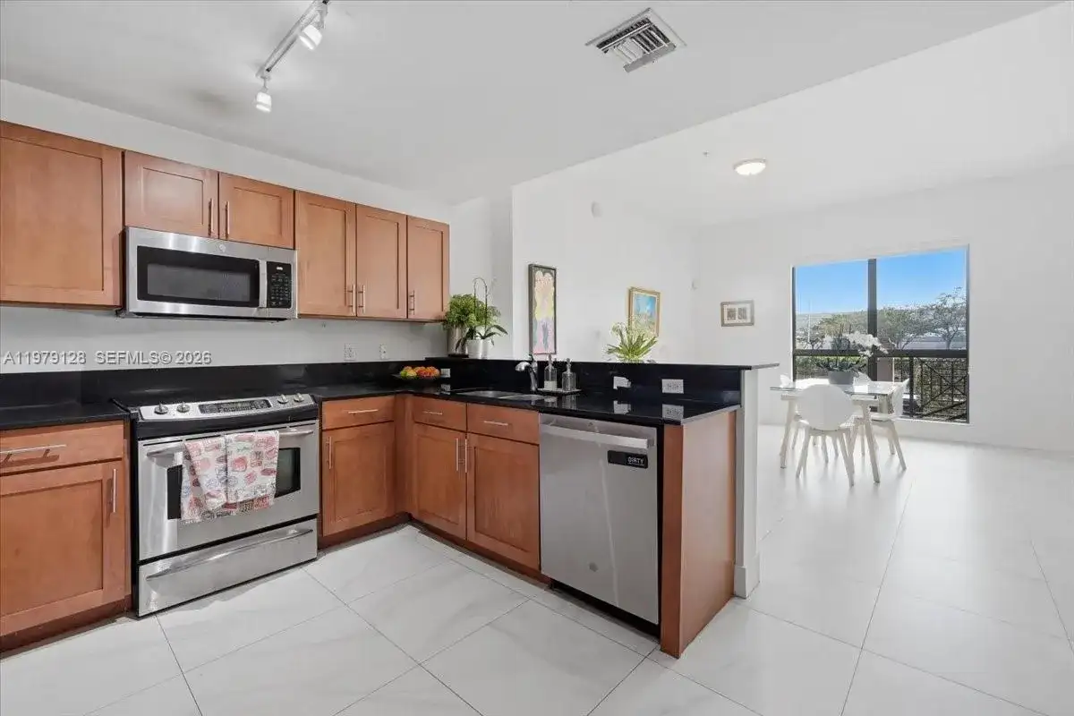 8390 SW 72nd Ave # 106, Miami FL 33143 photo 5