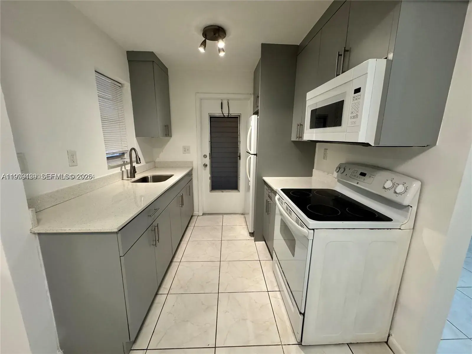 2005 Jefferson St # 205, Hollywood FL 33020