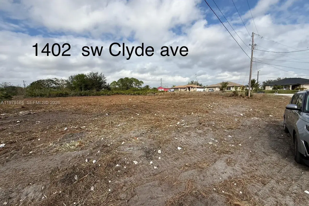 1402 Clyde AVE S, Lehigh Acres FL 33976