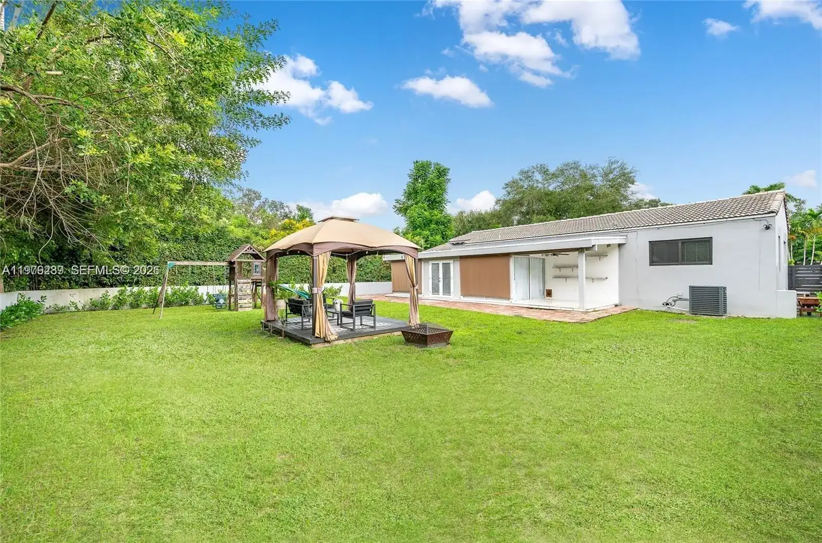 160 South Dr, Miami Springs FL 33166 photo 2