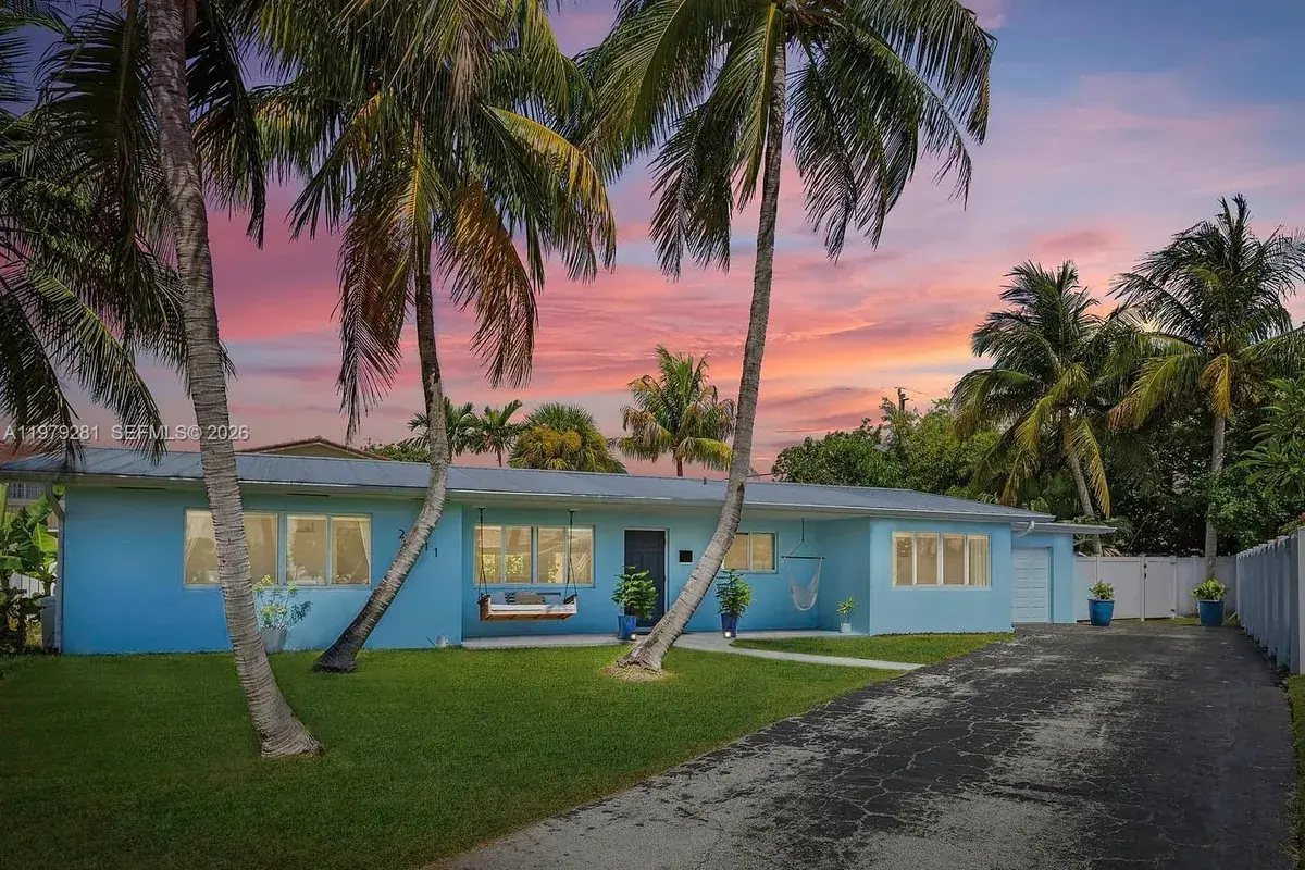 2211 NE 35th Ct, Lighthouse Point FL 33064