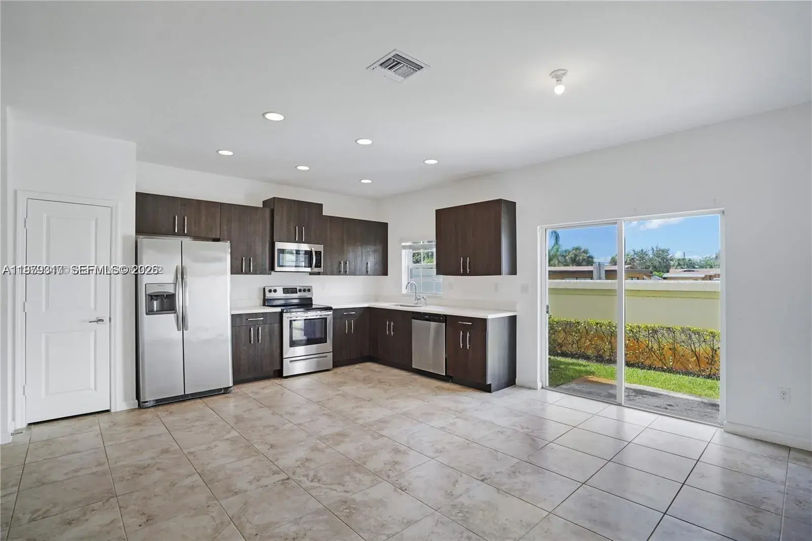 1121 NW 41st Ln, Lauderhill FL 33313