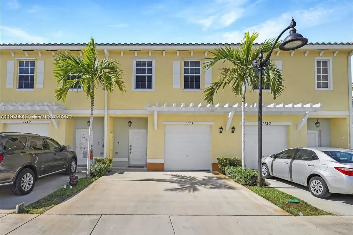 1121 NW 41st Ln, Lauderhill FL 33313