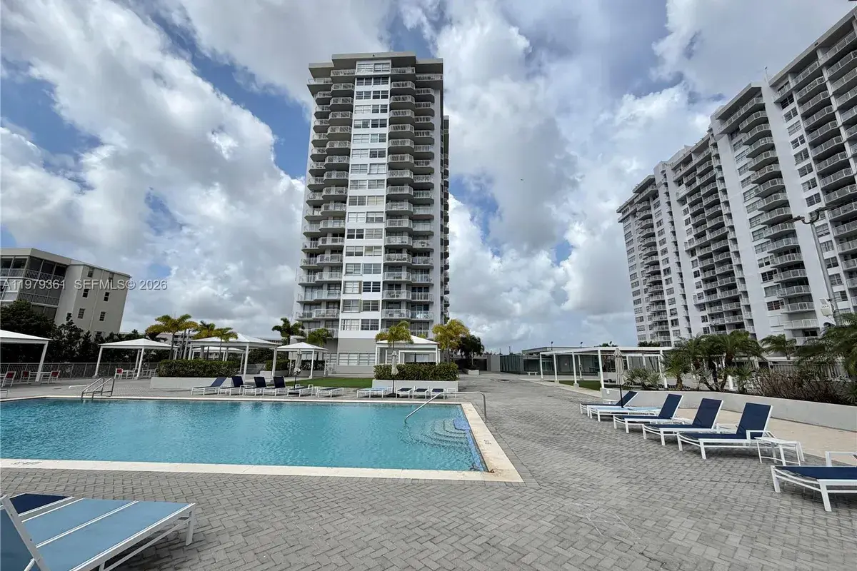 18031 Biscayne Blvd # 904, Aventura FL 33160