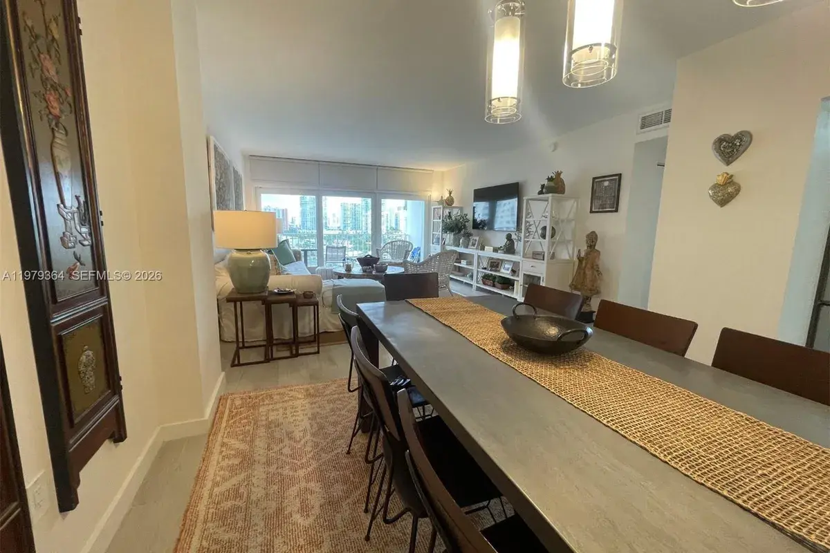 500 Bayview Dr # 1123, Sunny Isles Beach FL 33160