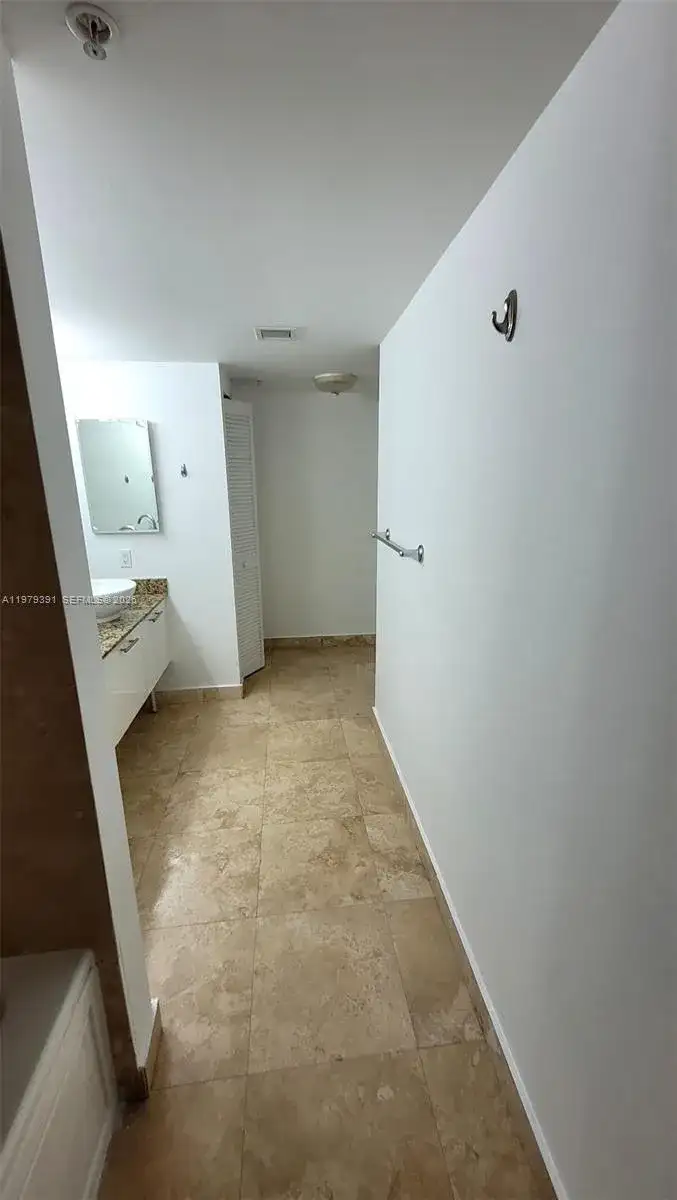 41 SE 5th St # 709, Miami FL 33131 photo 3
