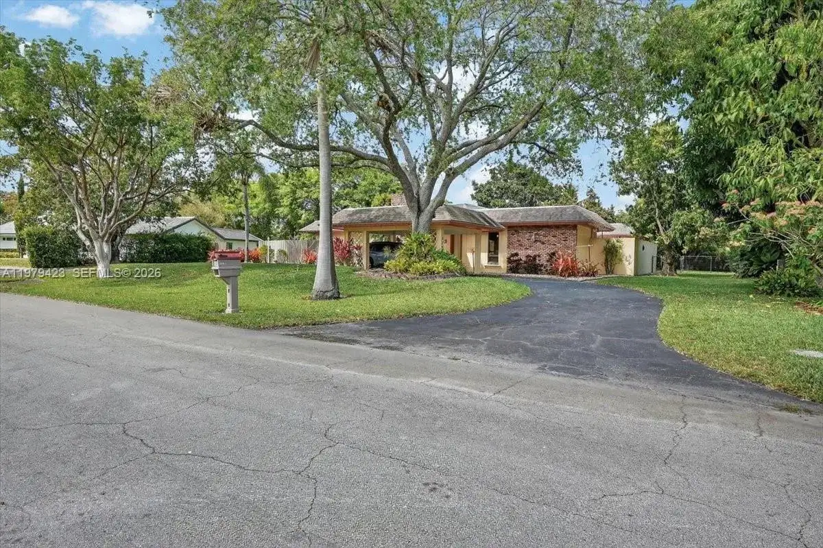 8261 SW 186th St, Cutler Bay FL 33157 photo 3