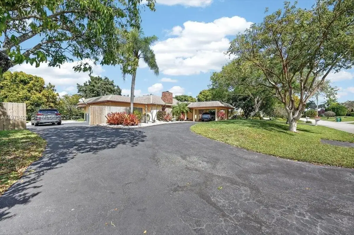 8261 SW 186th St, Cutler Bay FL 33157 photo 4