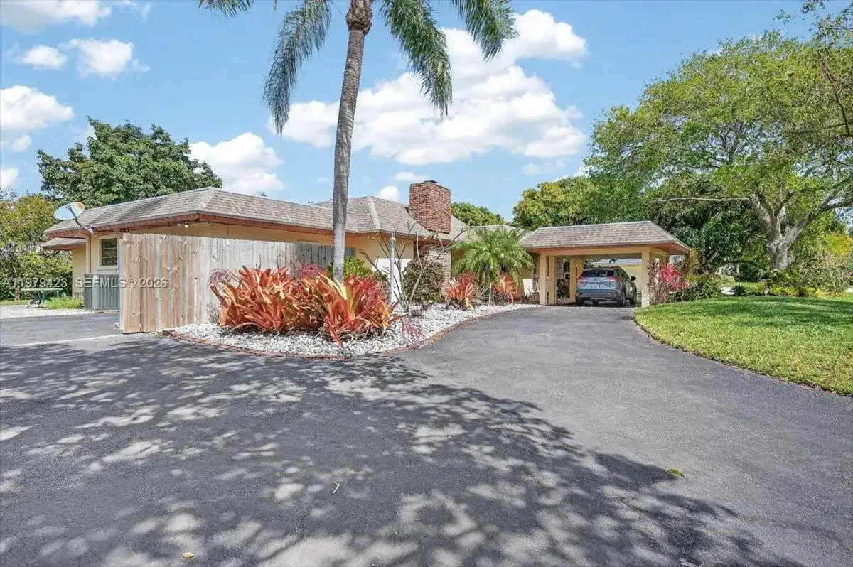 8261 SW 186th St, Cutler Bay FL 33157 photo 5