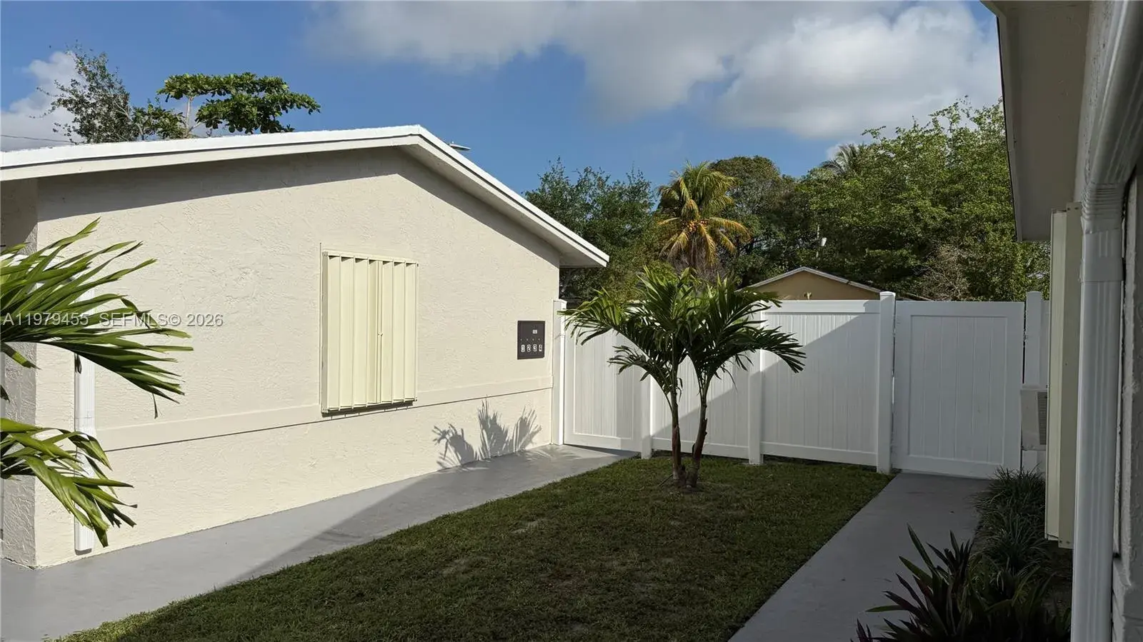 216 NW 12th St, Pompano Beach FL 33060