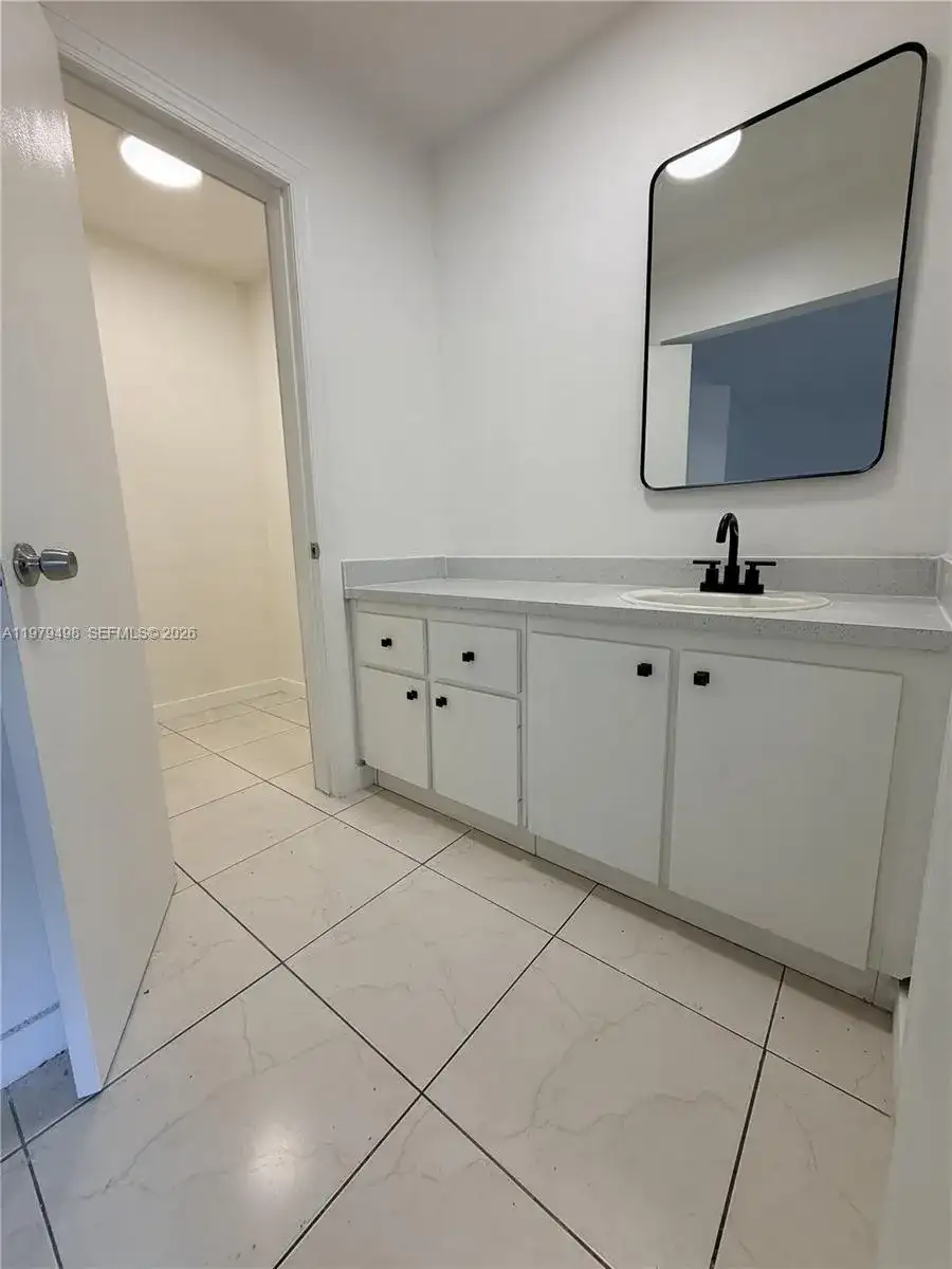 1525 NW 19th Ter # 15, Miami FL 33125 photo 4