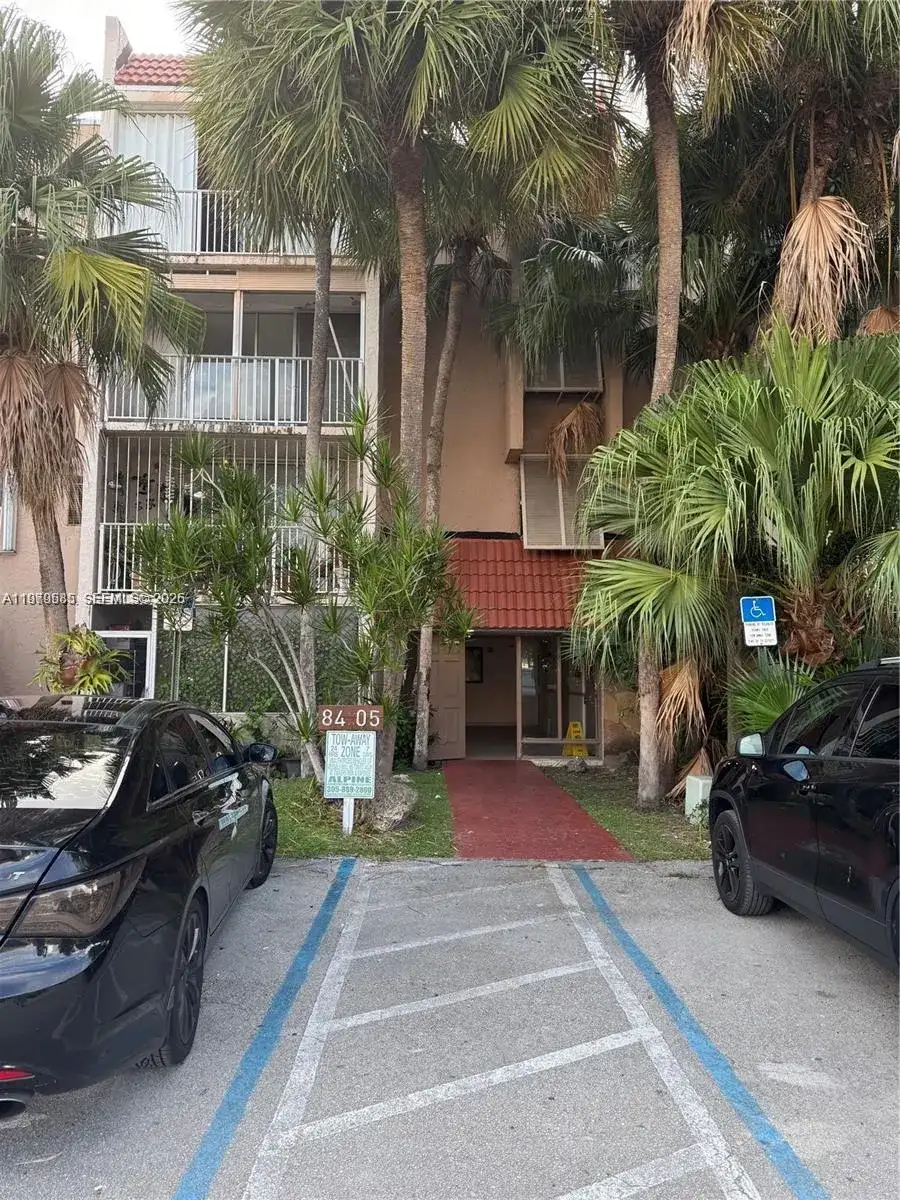 8405 NW 8th St # 304, Miami FL 33126 photo 4