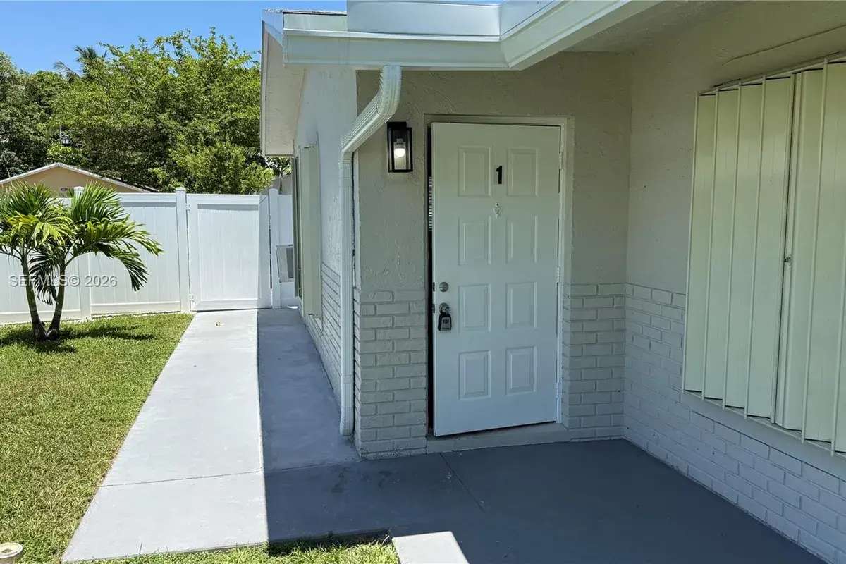 220 NW 12th St, Pompano Beach FL 33060