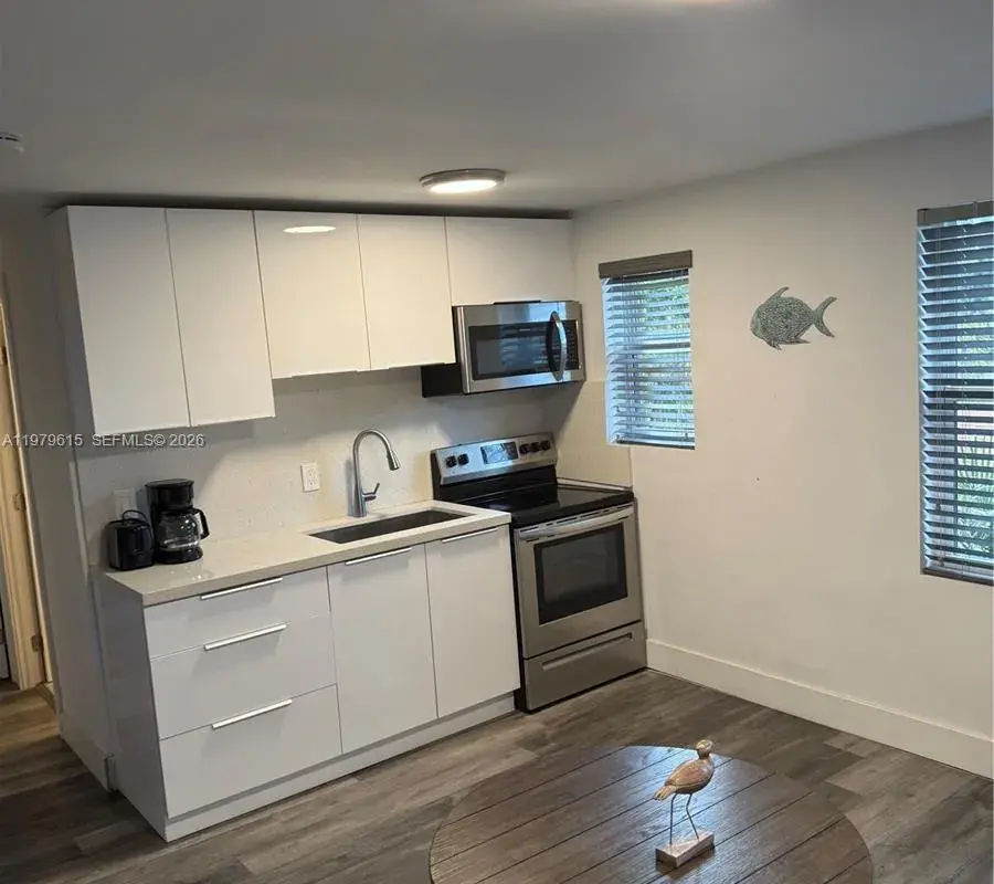 2020 Washington st # 5, Hollywood FL 33020