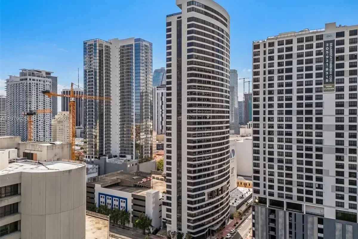 225 N Miami Ave # 3201, Miami FL 33132
