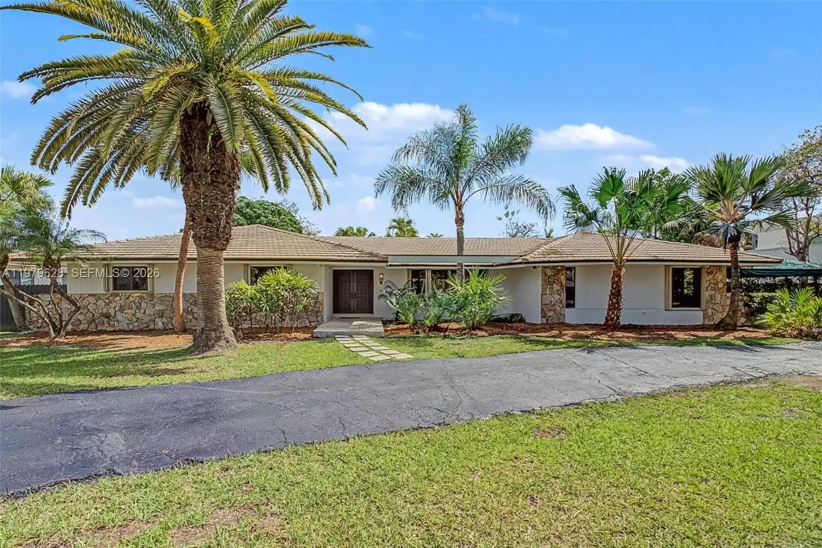 13621 SW 103rd Ave, Miami FL 33176 photo 2