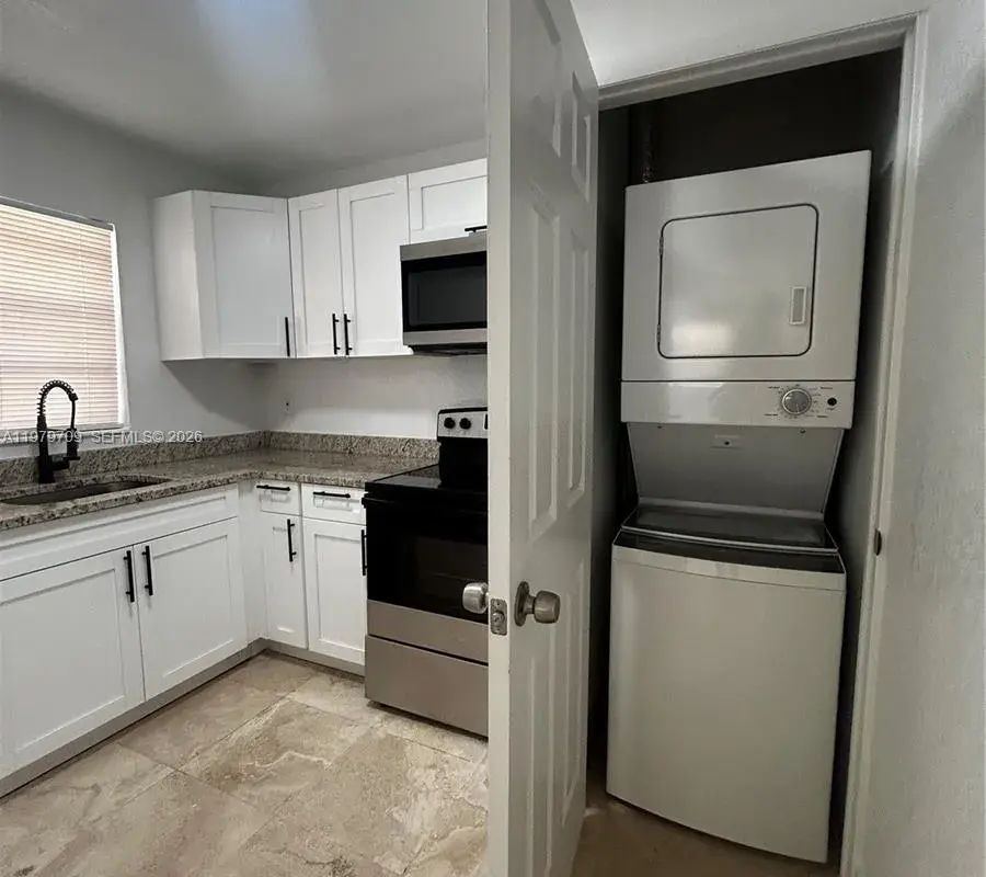 916 SW 10th St # 3, Hallandale Beach FL 33009