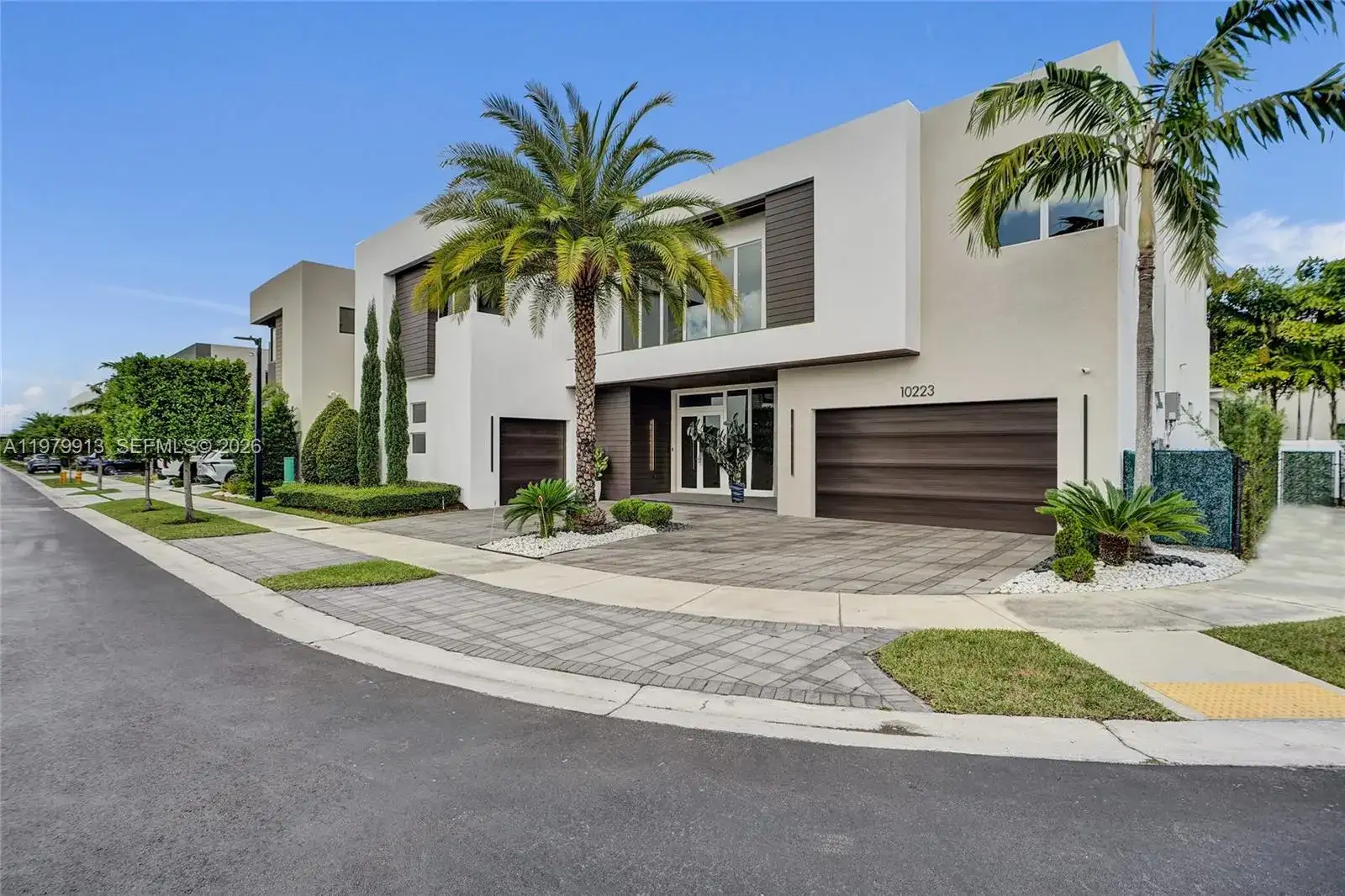 10223 NW 75th Ter, Doral FL 33178 photo 2