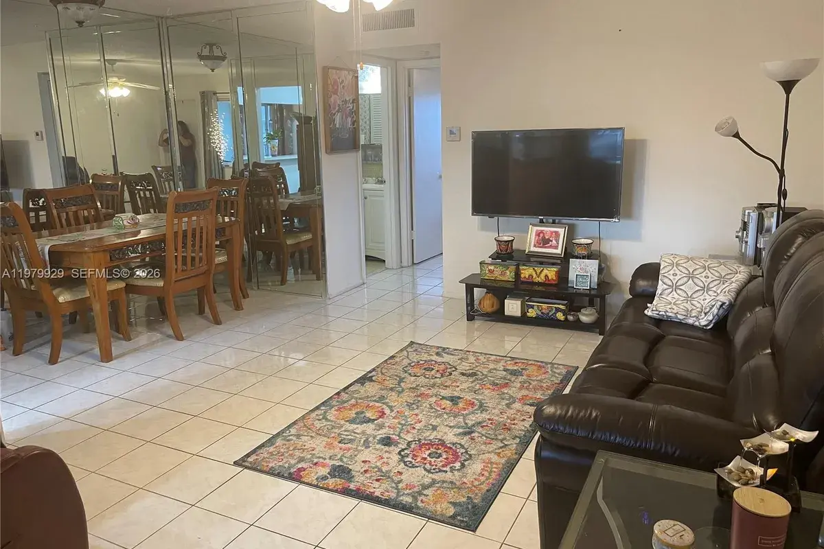 5300 Washington St # J312, Hollywood FL 33021