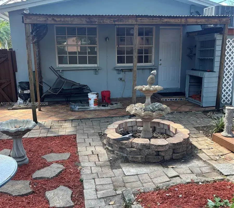 729 NE 2nd Ct, Hallandale Beach FL 33009