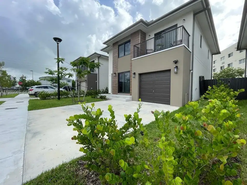 302 NW 11th Ct, Florida City FL 33034 photo 3