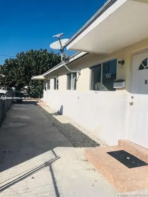 752 NW 3rd Ct, Hallandale Beach FL 33009