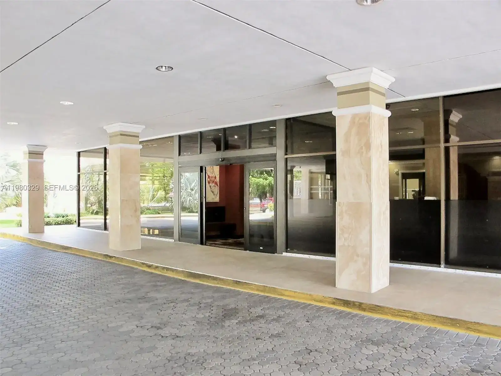 400 Kings Point Dr # 812, Sunny Isles Beach FL 33160 photo 3