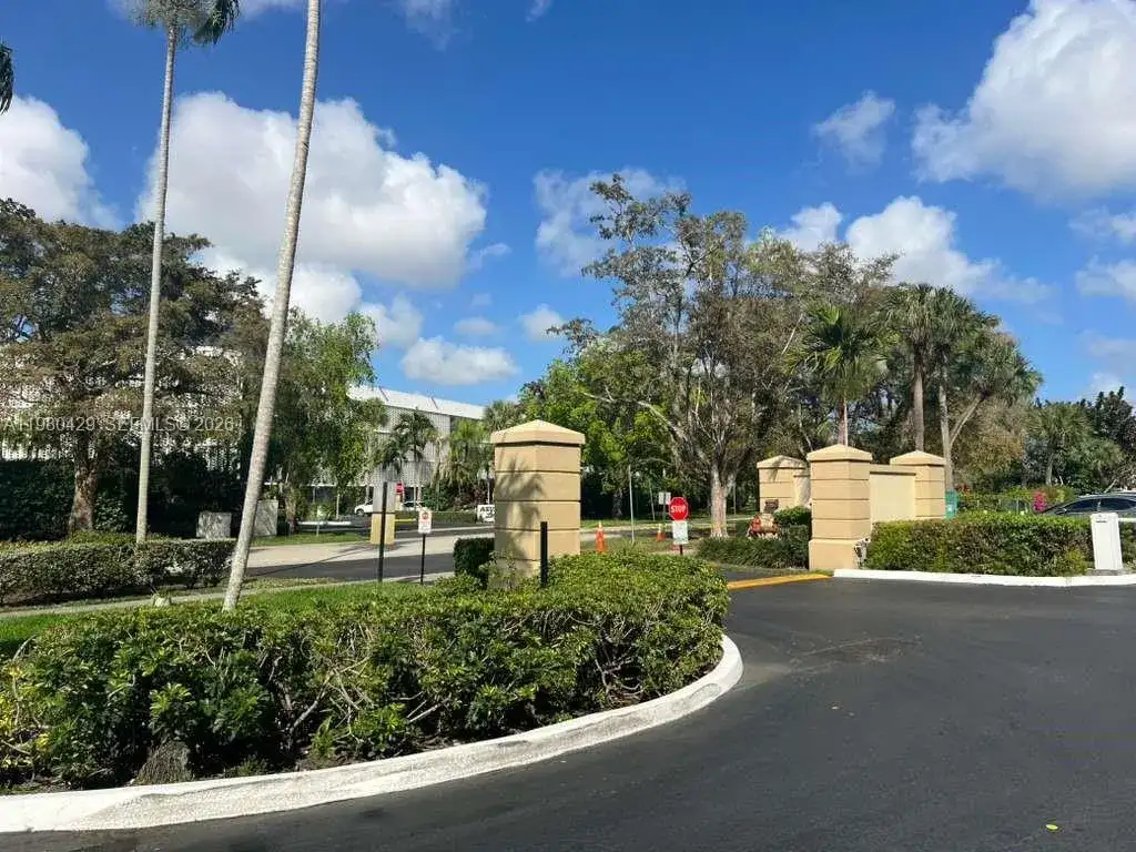 800 NE 195th St # 501, Miami FL 33179 photo 3