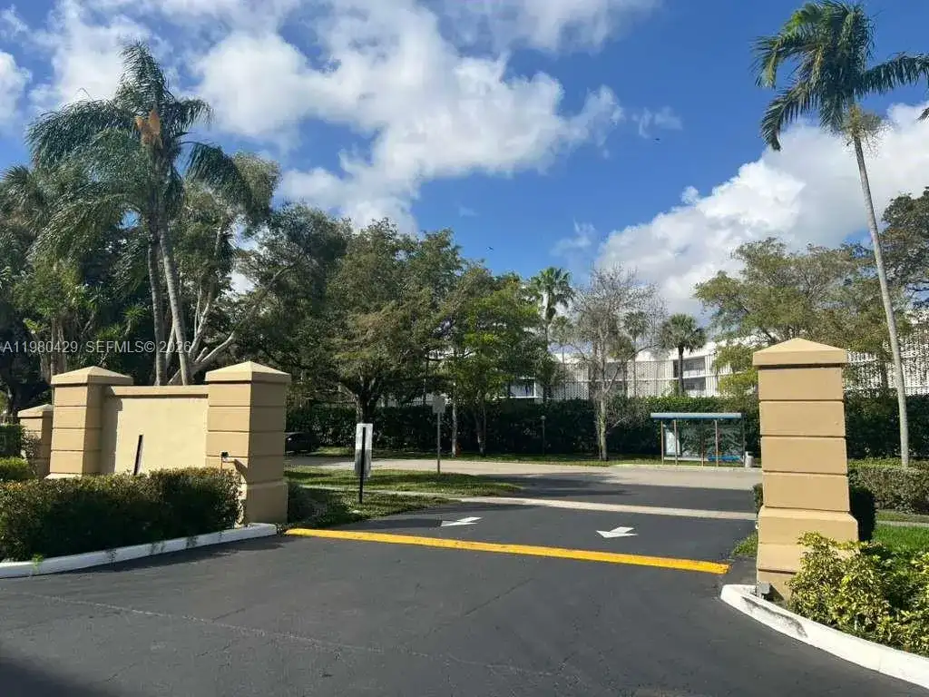 800 NE 195th St # 501, Miami FL 33179 photo 4