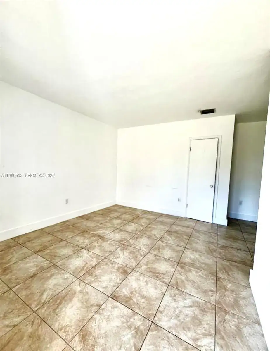 1920 NW 29th St # 3, Miami FL 33142 photo 2