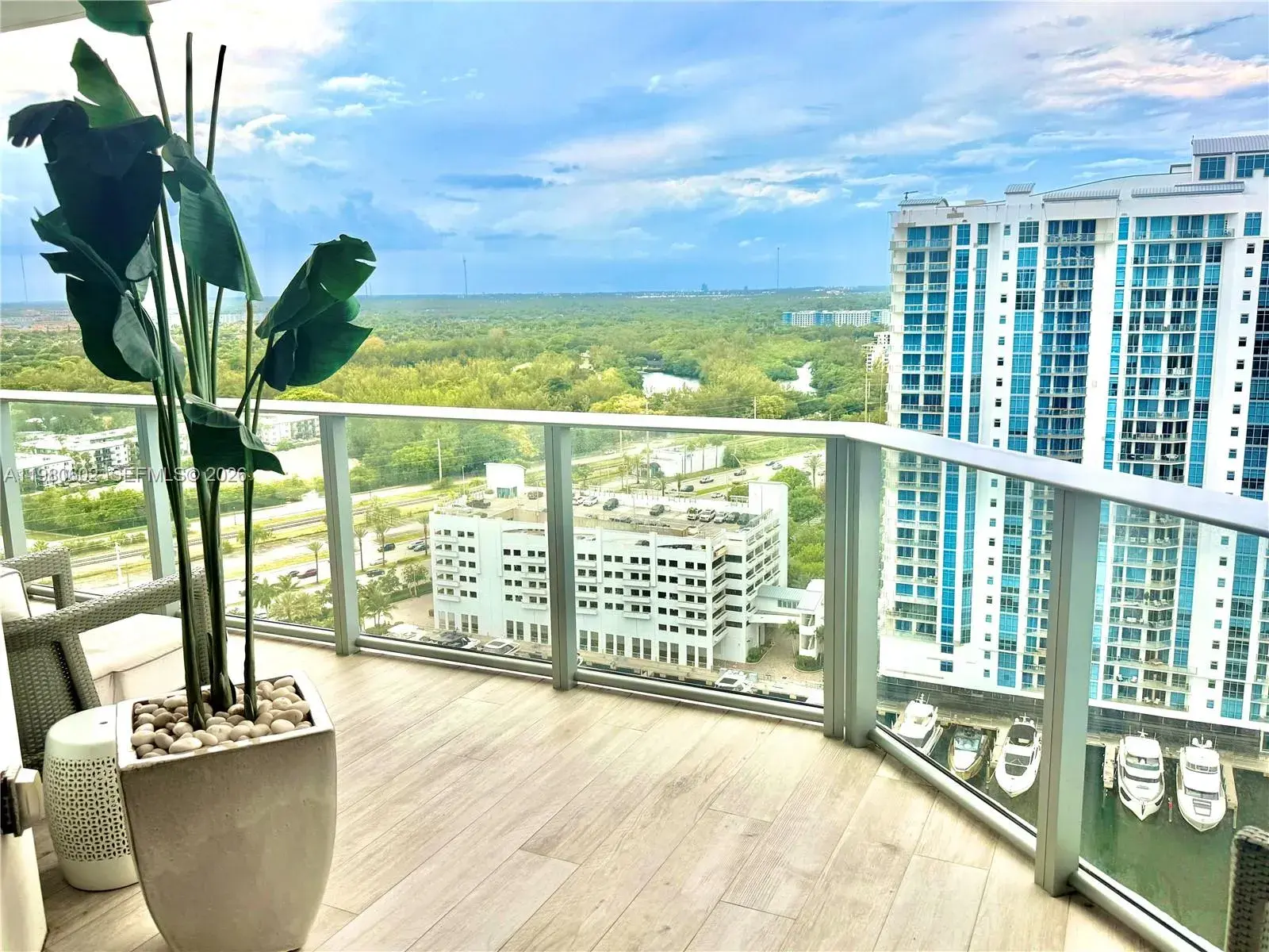 17111 Biscayne Blvd # 2305, North Miami Beach FL 33160